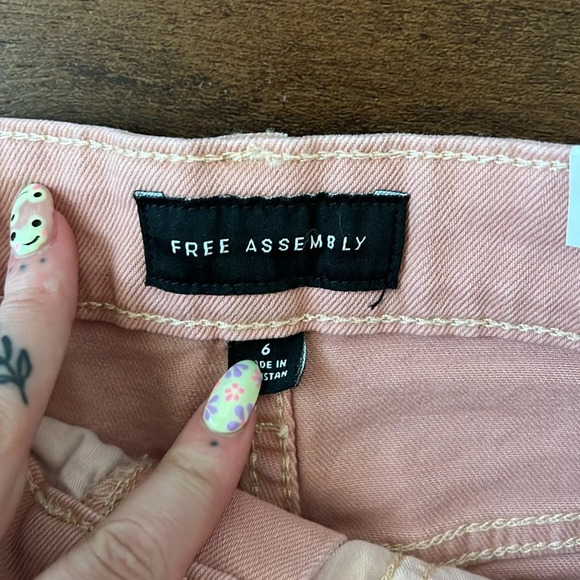 NWT Free Assembly Pink Denim High Waisted Shorts - Picture 4 of 5